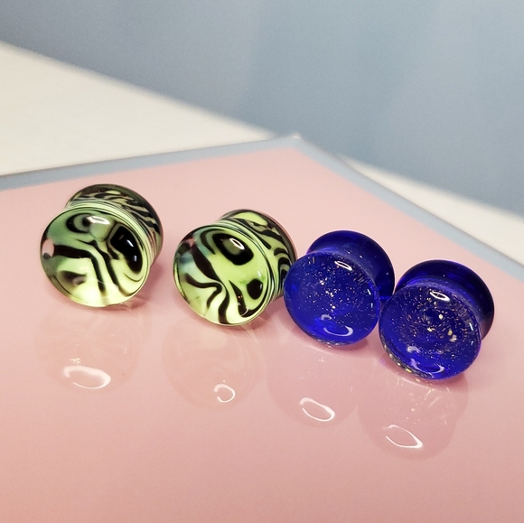 Set of Glass Plugs - Picture 3 of 14